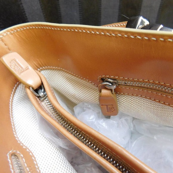 TOD'S TAN SMOOTH  LEATHER SATCHEL TOTE - Picture 10 of 12